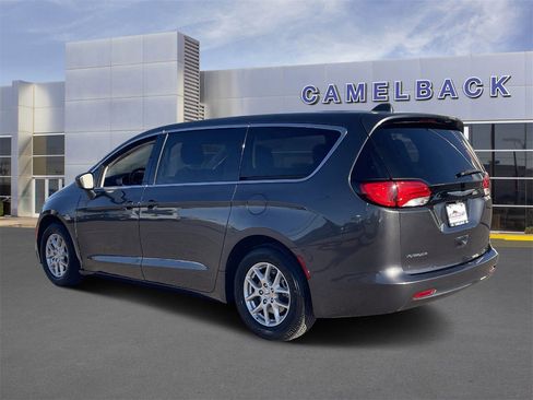 Used 2022 Chrysler Voyager LX image 3