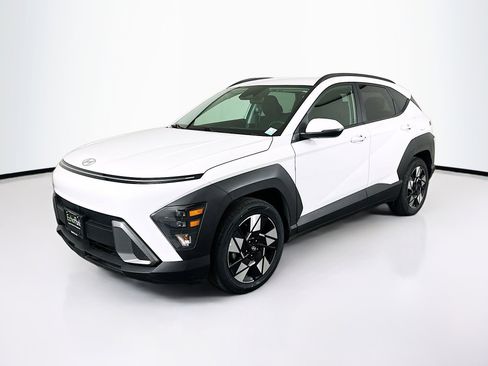 Used 2025 Hyundai Kona SEL FWD image 3