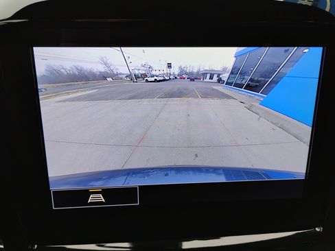 Used 2023 Chevrolet Traverse LT image 6