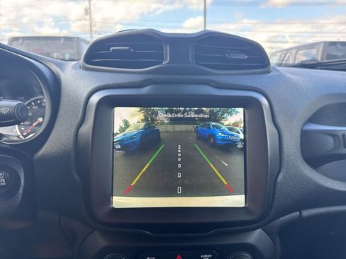 Used 2021 Jeep Renegade Latitude image 25