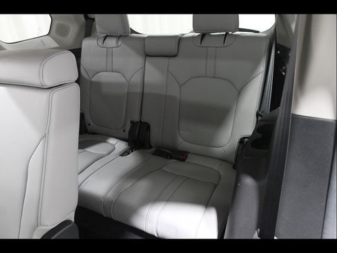 Used 2025 Honda Pilot Touring image 19