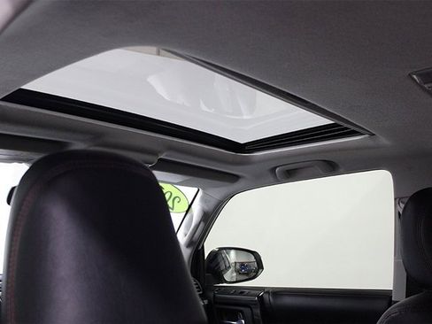 Used 2018 Toyota 4Runner TRD Off-Road Premium image 10