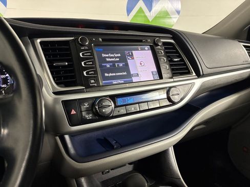 Used 2018 Toyota Highlander AWD V6 image 47