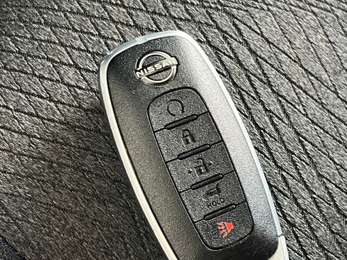 Used 2025 Nissan Rogue SV image 27