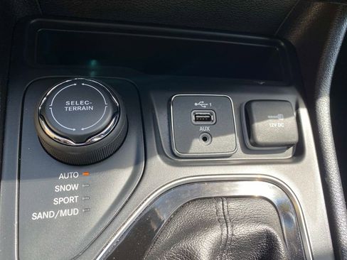 Used 2020 Jeep Cherokee Limited AWD/4WD image 17