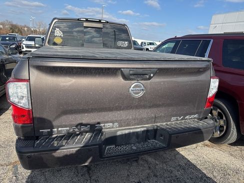 Used 2017 Nissan Titan SV image 7