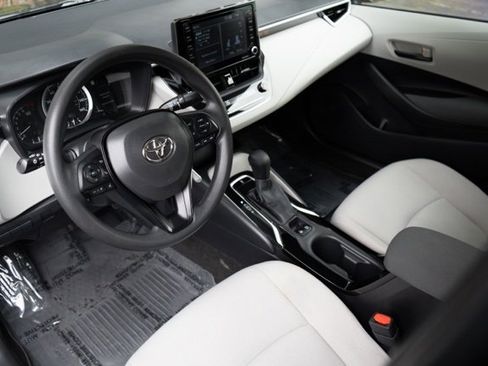 Used 2022 Toyota Corolla LE image 17