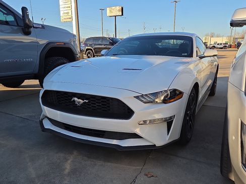 Used 2020 Ford Mustang Premium image 2