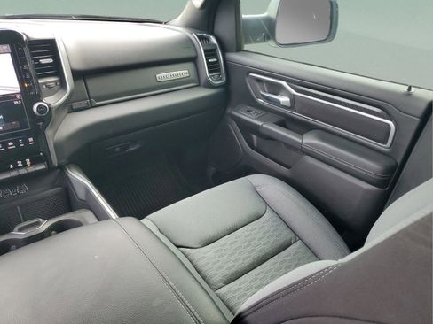 Certified 2025 RAM 1500 4x4 Crew Cab image 10