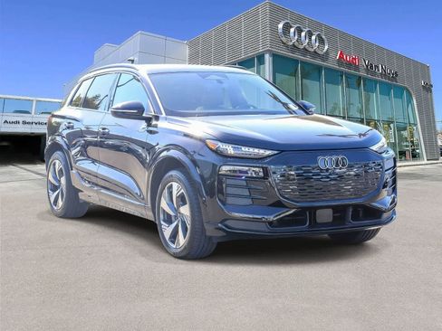 Used 2025 Audi Q6 e-tron Premium Plus w/ Premium Plus AWD/4WD image 5