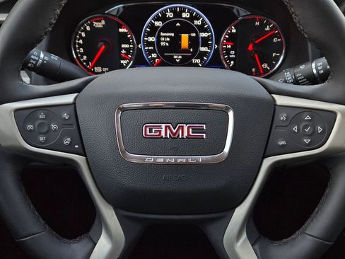 Used 2023 GMC Acadia Denali w/ Denali Ultimate Package image 17