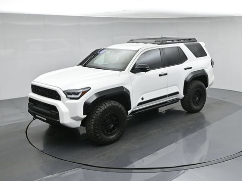 Used 2025 Toyota 4Runner Trailhunter AWD/4WD image 38