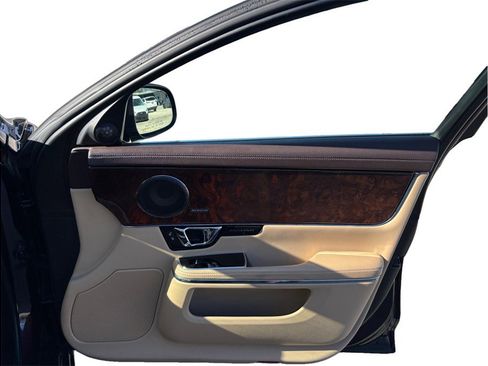 Used 2016 Jaguar XJ R-Sport image 48