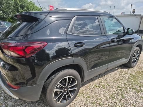 Used 2025 Chevrolet TrailBlazer LT AWD/4WD image 3
