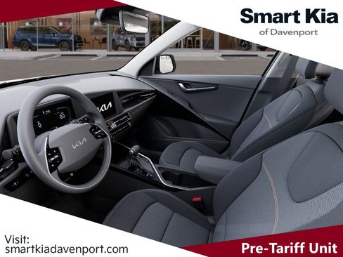New 2025 Kia Niro LX image 17