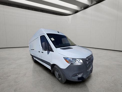 Used 2022 Mercedes-Benz Sprinter 3500 w/ Parking Package image 7