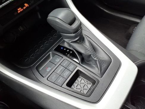 Used 2025 Toyota RAV4 XLE AWD/4WD image 13