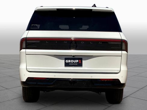 New 2026 Lincoln Navigator Reserve w/ Jet Appearance Package AWD/4WD image 4