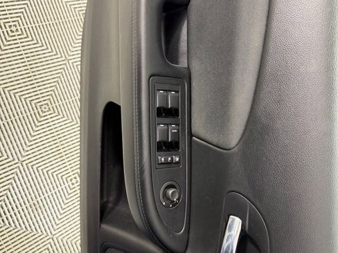 Used 2011 Chrysler 200 Touring image 10