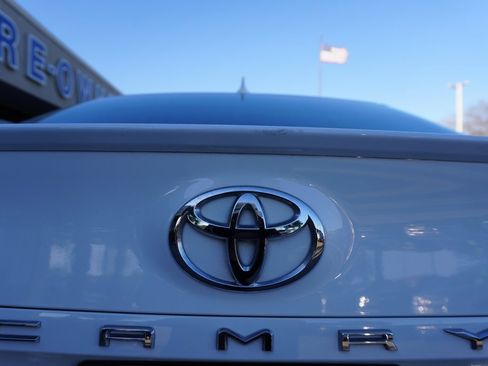 Used 2024 Toyota Camry SE image 30