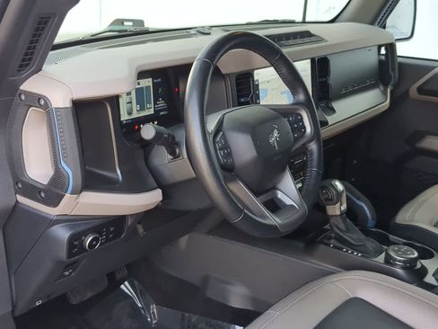 Used 2023 Ford Bronco Wildtrak image 10