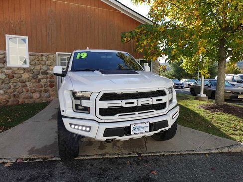 Used 2019 Ford F150 Raptor w/ Equipment Group 802A Luxury image 3