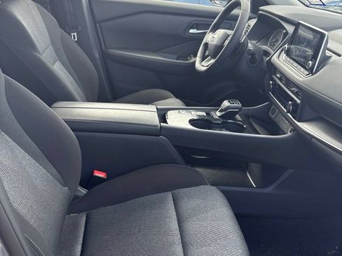 Used 2026 Nissan Rogue SV FWD image 2