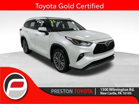 Certified 2025 Toyota Highlander Limited AWD/4WD image 1