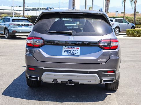 Used 2025 Honda Pilot Touring image 12