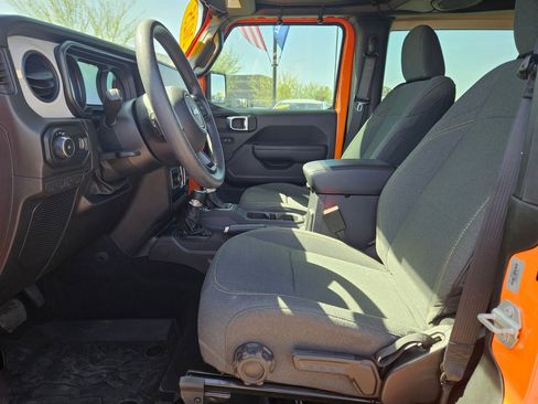 Used 2025 Jeep Wrangler Sport AWD/4WD image 19