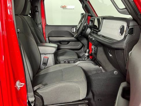 Used 2024 Jeep Wrangler Unlimited Sahara image 29