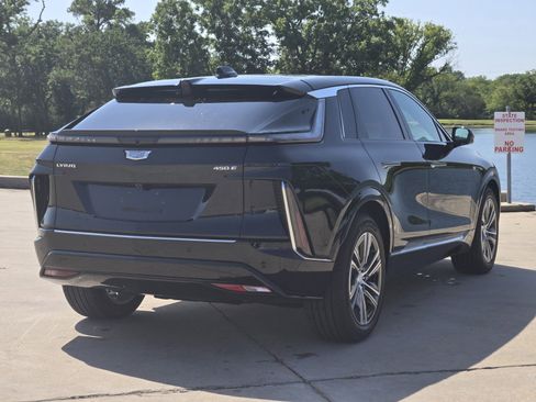 New 2025 Cadillac Lyriq Luxury RWD image 4