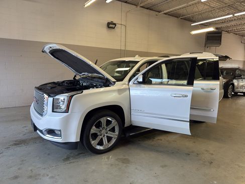 Used 2016 GMC Yukon XL Denali w/ Open Road Package AWD/4WD image 11