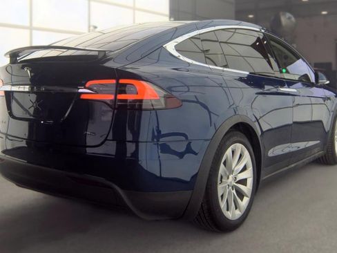 Used 2018 Tesla Model X 75D AWD/4WD image 3