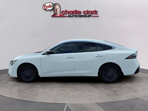 Used 2022 Nissan Sentra SV w/ All-Weather Package FWD image 2