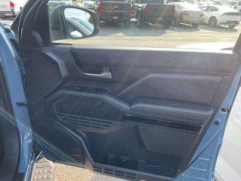 Used 2025 Toyota 4Runner Limited AWD/4WD image 19
