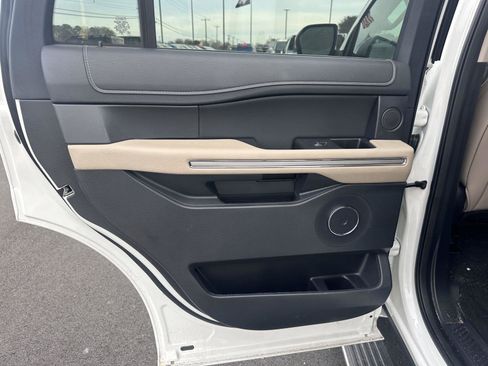 Used 2024 Ford Expedition Limited image 32