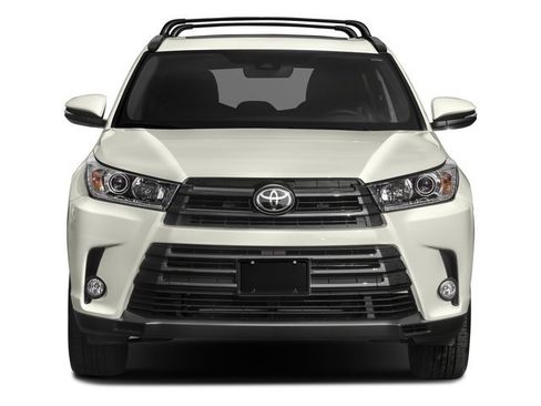 Used 2018 Toyota Highlander XLE w/ Carpet Mat Package (TMS) AWD/4WD image 4