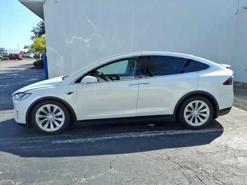 Used 2017 Tesla Model X 75D image 4