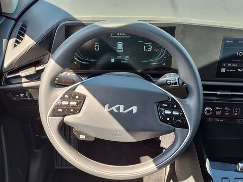 Used 2025 Kia Niro LX FWD image 23