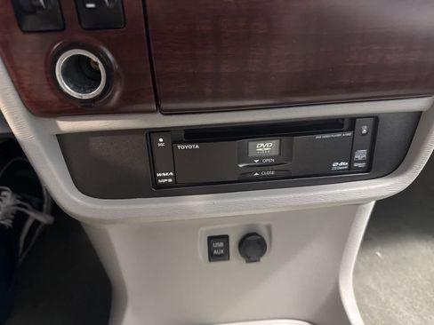 Used 2013 Toyota Sienna Limited image 31