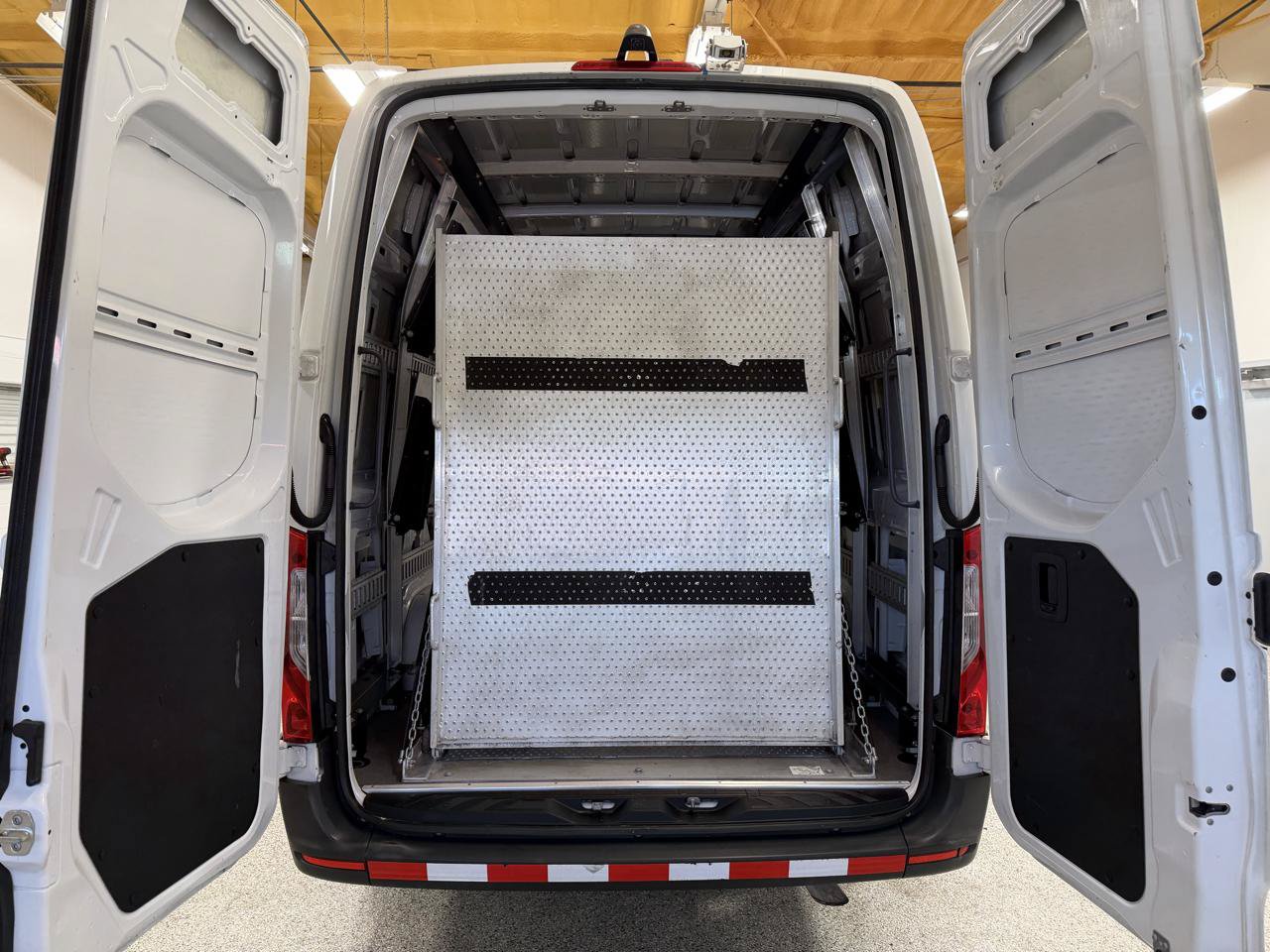 Used 2020 Mercedes-Benz Sprinter 2500 w/ Driver Convenience Package image 21