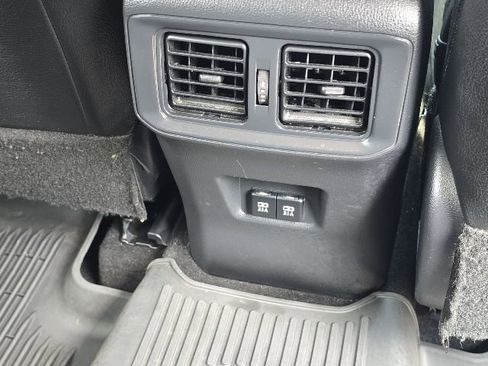 Used 2019 Toyota RAV4 XLE w/ Convenience Package FWD image 18
