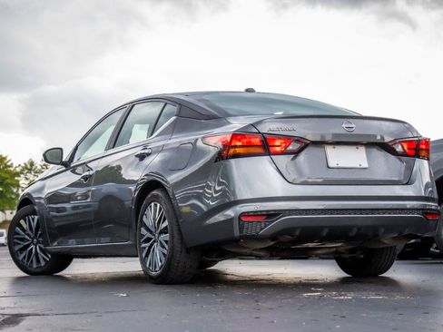 Used 2025 Nissan Altima 2.5 SV FWD image 3