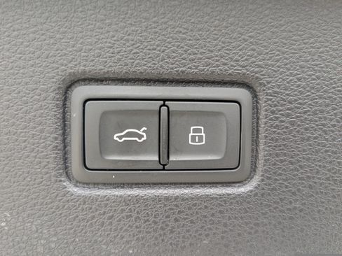 Used 2020 Audi Q7 3.0T Prestige image 16