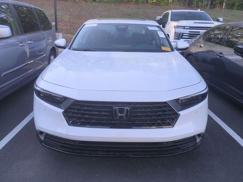 Used 2024 Honda Accord Touring image 2