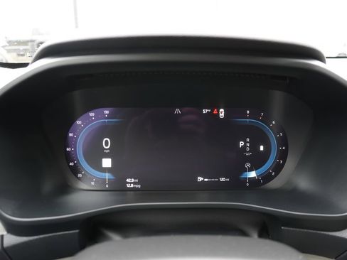 Used 2023 Volvo XC40 B5 Plus image 15