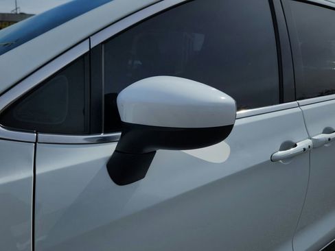 Used 2022 Chrysler Voyager LX FWD image 34