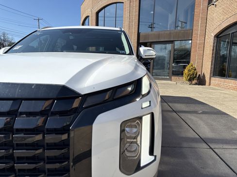 Used 2023 Hyundai Palisade Limited w/ Cargo Package image 9