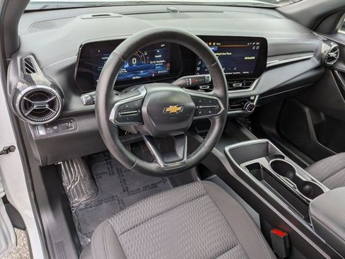 Used 2025 Chevrolet Equinox LT image 10